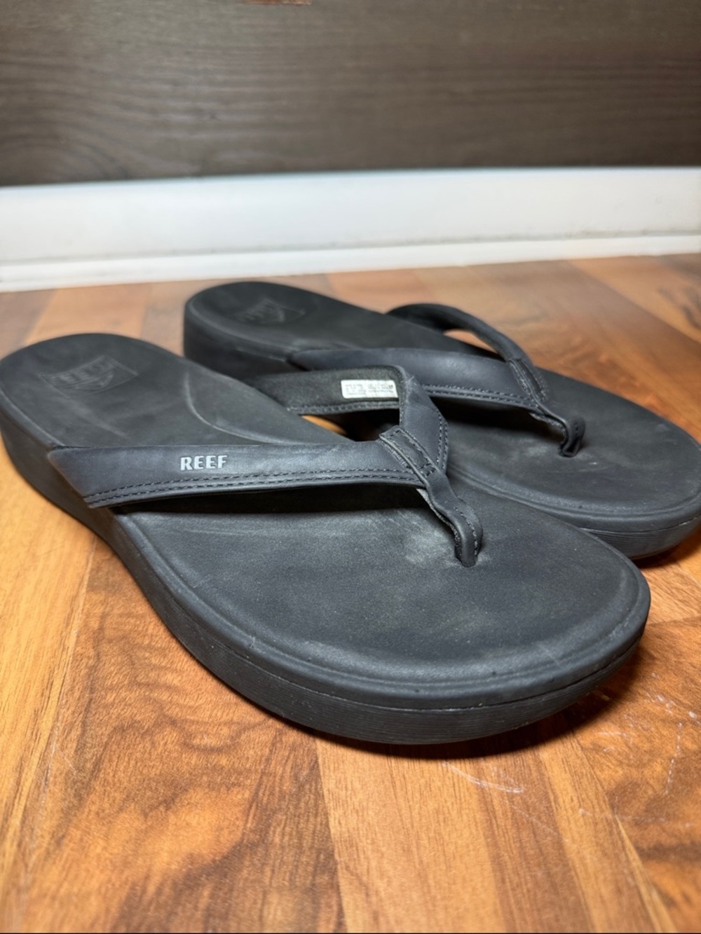 Reef Black Flip Flop Sandals size 10
